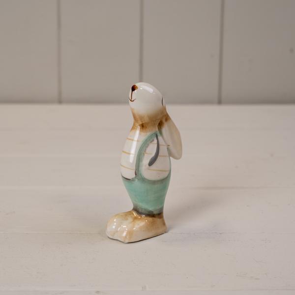 Medium Gazing Hare